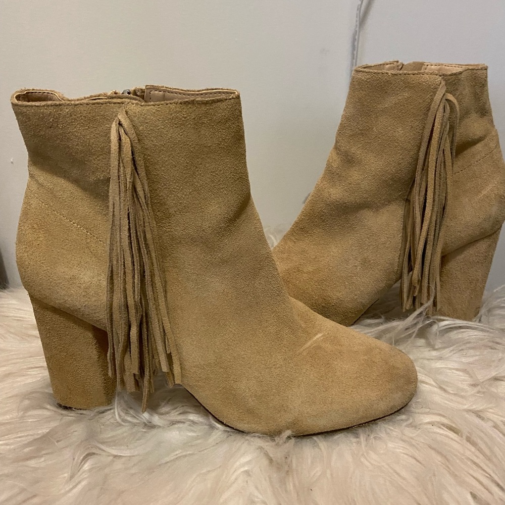 Urban Outfitters Suede Heeled Bootie. Size 9